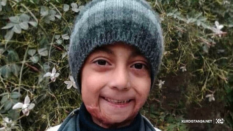 Diya kurikê Efrînî yê revandî bang li Netewên Yekgirtî dike 